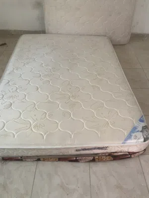 فرشات زمبركيه طول 2m وعرض متر و 60 نظاف.. صنع امريكي مفرد ونص