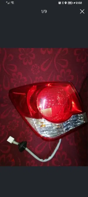 فانوس خلفي يسار شيفروليه كروز (رفرف) 2010 - 2015 بحالة ممتازة