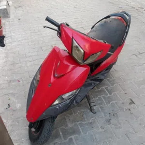 سلام عليكم ثلعب GTR بلاديه الدراج شوفت عينكم تخبل السعر 200 الف وبيه  مجال الدراجه بيها كلجات جيسو