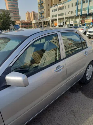 سيارة لانسر بومة