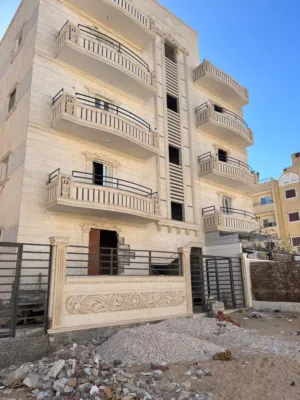 شقه مميزه جدا للبيع بحدائق أكتوبر منطقة السياحيه أ تم تخفيض السعرلسرعة البيع عماره سكنيه واجهه حديثه