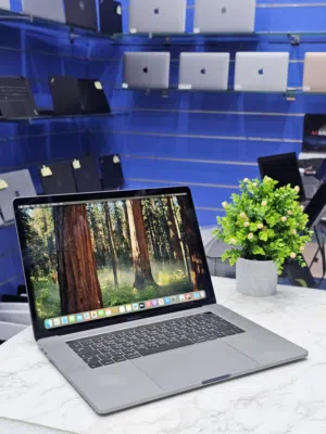 Macbook Pro A1990 Year 2018 Core I7 Processor 32gb Ram 500gb Ssd 4gb Graphics Card
