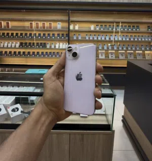 ايفون 14 esim خالي من تشطيب 128 فيه عيب واحد فقط كسر في شاشه بسعر 1500