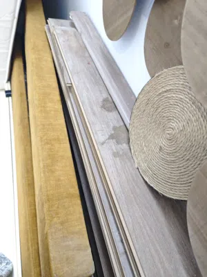 باركيه مستعمل شبه جديد اللون بني غامق اشتريته بالف وعليها ابغا في 500