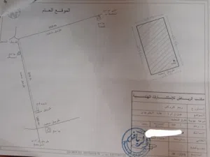 قطعة ارض مساحتها 600 مترمربع  بالقرب من الاستراحة الحمراء شارع مسجد السلام  بجانب مدرسة دو النورين