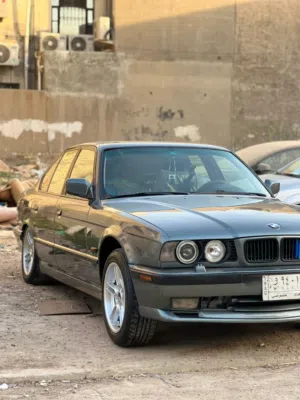 BMW 525 بي ام
