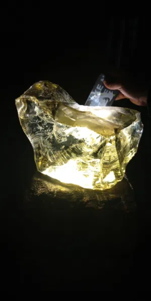 زجاج بركاني للبيع