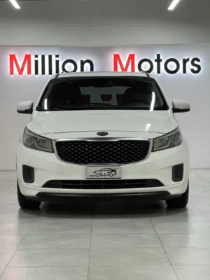 Used Kia Sedona in Muscat