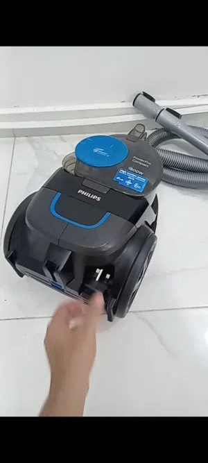+1 هذه المكنسة الكهربائية هي Philips PowerPro Compact (موديل FC9350).  القوة: تعمل بمحرك قوي بقدرة 1