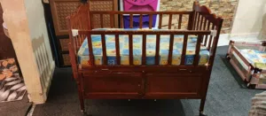 سرير بيبي خشب