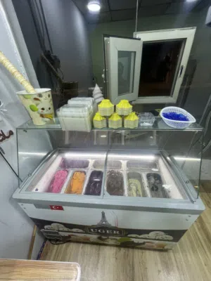 عارضة أيس كريم