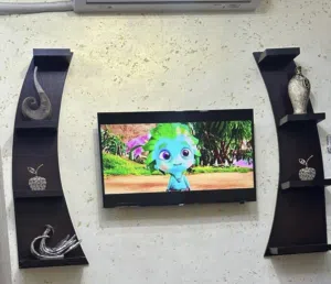 شاشة سامسونج LED حجمها 42 بحال الجديد