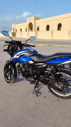 للبيع دراج بلسر 150cc انجيكتر