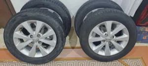 للبيع 4 جنوط مع التواير  نظيفة جدا