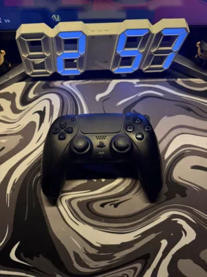 يد سوني 5 نظيفه جداً بالون الأسود للبيع + فيها stick drift خفيف في القير اليسار