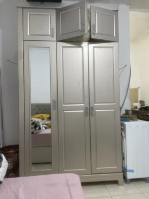 Closet (cupboard)