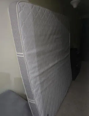 I’m selling a used queen-size mattress (1–2 years old).