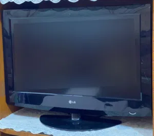 شاشة LG لون اسود