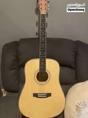 بيع سريع جيتار مستعمل فيه كسر جدا بسيط  :  SD104 SX SD104 Dreadnought Acoustic Guitar