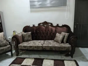 طقم كنب مكون من 8 مقاعد زان شبه جديد