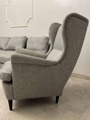 كنبه مع كرسيها