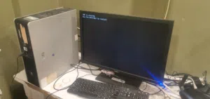 للبيع مع كمل ملحقاتو شاشه ولفراه ول كبورد