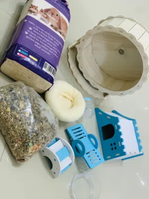العابً الهامستر +قفص هامستر   Hamster +  نظيفه جدا Food + Nest