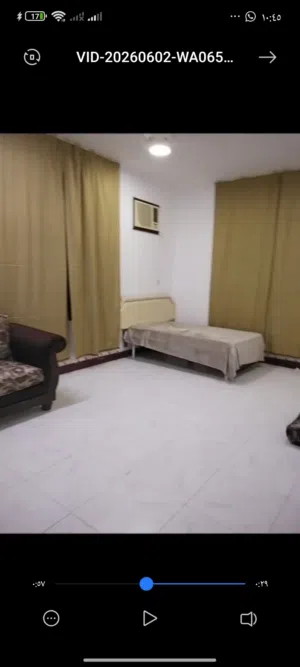 في صلالة شقة واستديو ومحلات
