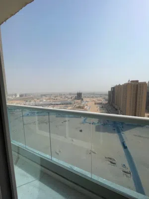 شقه للبيع في الجولف تاور منطقه العامره علي شارع الشيخ زايد اطلاله مفتوحه