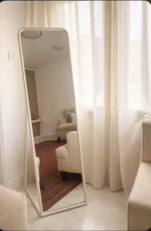 مرآة طويلة أنيقة