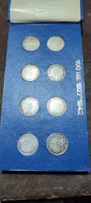 السلام عليكم البوم فلسطيني جميع فئات مليم بحاله عاليه جدا العدد 60 للبيع لأعلى سعر موجدات في الزرقاء