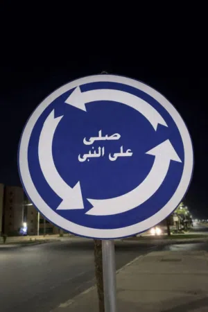 محتاج شخص مصري لمشاركه سكن بلفروانيه خلف مطعم كناري بجوار المطافي