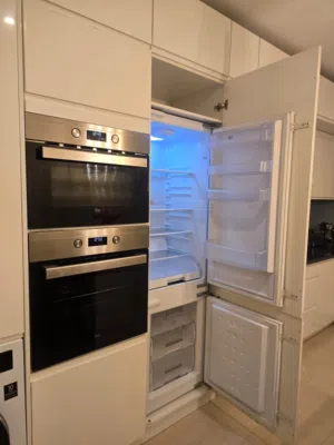 2 bedroom Fully Furnished Flat شقة عصرية مفروشة بالكامل بغرفتي نوم