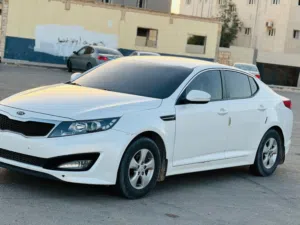 كيا k5 محرك 20 العادي ماشيه 138000 موديل 2013 لون ابيض تلجي