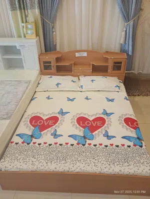 سرير خشبي بحجم كوين مع مرتبة طبية مقاس 12 سم Queen Size Wooden Bed With 12cm Madical Mattress