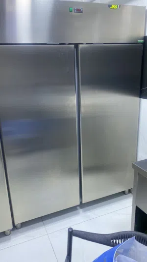 ثلاجة للبيع استخدام شهرين فقط