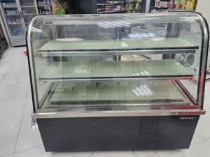 ثلاجه مشروبات وطعام مستعمل نظيف مدت الاستعمال 6 اشهر