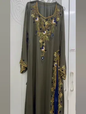 لبسة شك مع شيلتها من المصممة بانوك