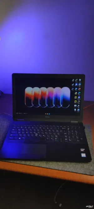 لاب توب للبيع  يعمل بشكل ممتاز