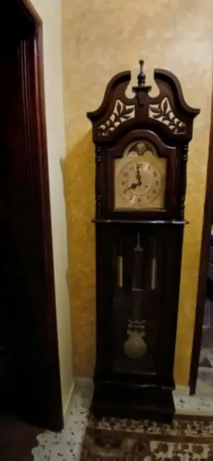 ساعه للبيع  مكان طرابلس سوق الجمعه