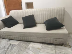 للبيع: تخم قنفات عدد 2 مع زاوية ( L Shape )  مستعمل بحالة متوسطة ~ ضعيفة  اللون بيج ~ كريمي.