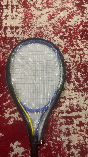 مضرب تنس جديد لم يستعمل