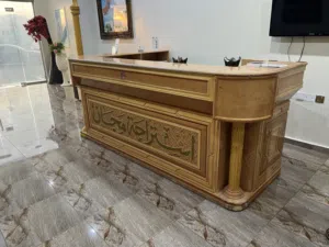 طاولة استقبال فندقي