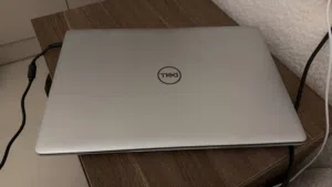 لابتوب Dell Inspiron 15 - core I7 8th - مستعمل بحالة ممتازة جدا لكن بدو بطارية بسبب قلة الاستخدام