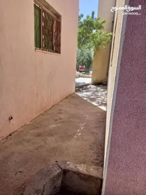 166 m2 More than 6 bedrooms Townhouse for Sale in Irbid An-Nuayyimah