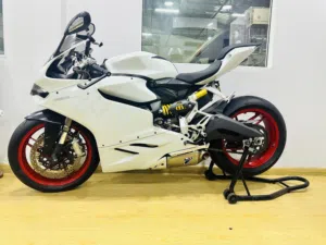 الدراجة دوكاتي بانيجالي س 899 (Ducati s 899 Panigale)