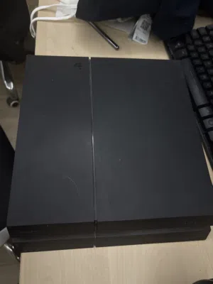 Ps4 مستعمل بحالة جيدة
