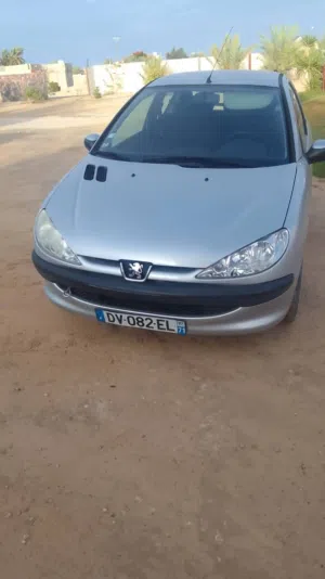 بيجو 206 جمرك كنبيو عادي ماشيه 205محرك 14 بنزينه مكيفه للبيع