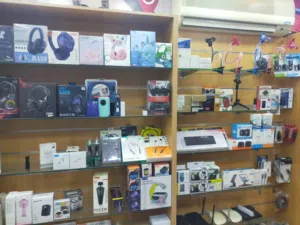 Mobile phone and computer shop for sale in Tubli market area. The shop is in a very lively area and