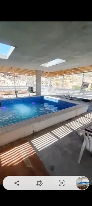 More than 6 bedrooms . 4 Bathrooms . 250 m24